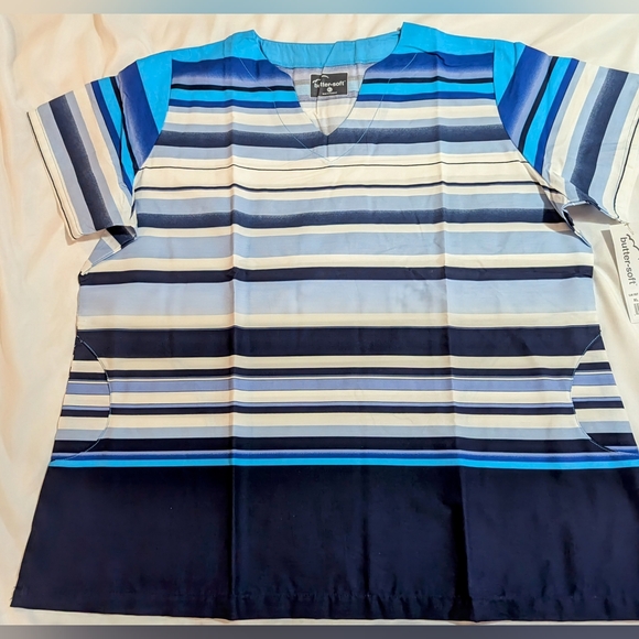 Set of three women's scrub tops. Size XL. Butter-soft brand. - Picture 7 of 13
